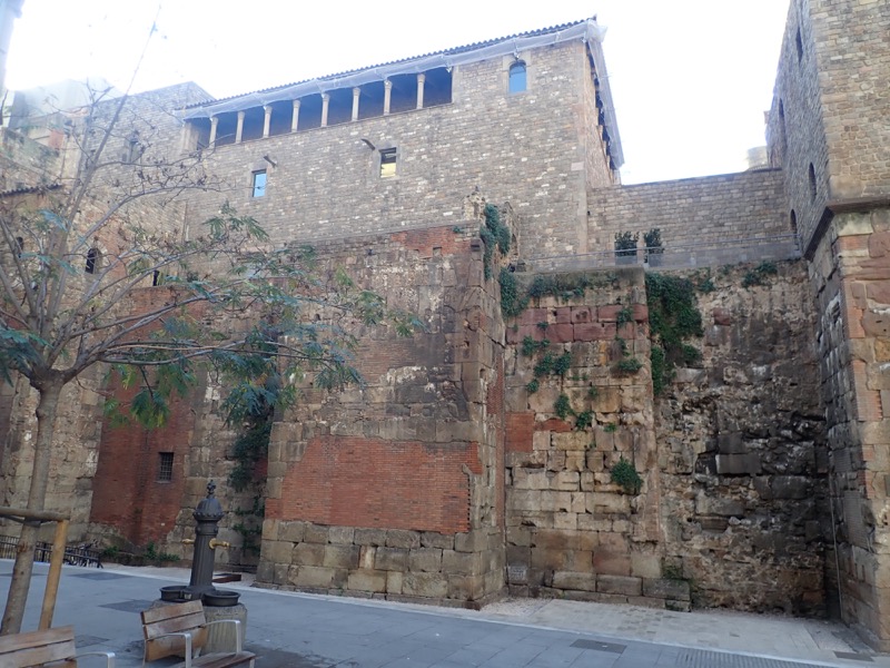 Plaça de Ramon Berenguer El Gran 4th Century Roman wall